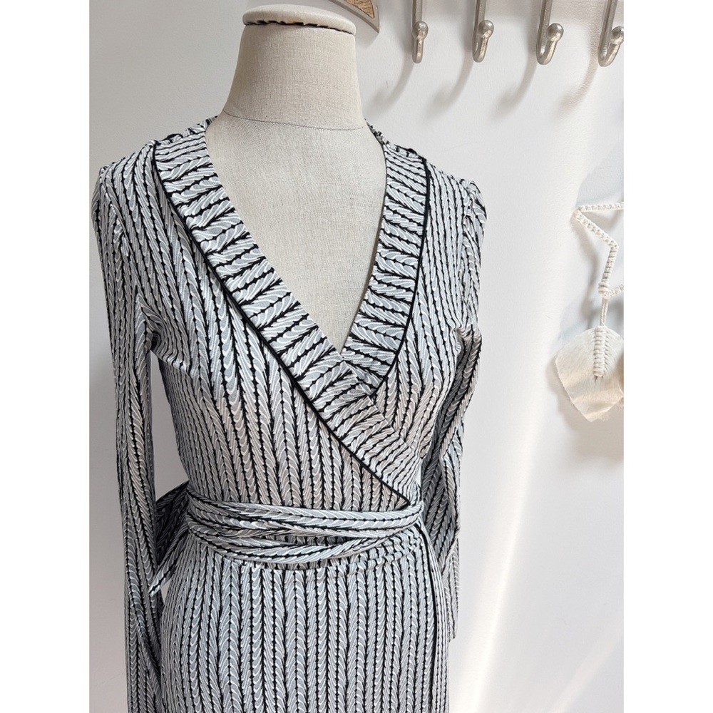 💖Banana Republic Wrap Dress💖 - Picture 2 of 7
